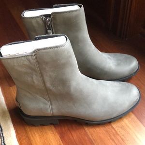 NWT Sorel Phoenix ZIP Quarry